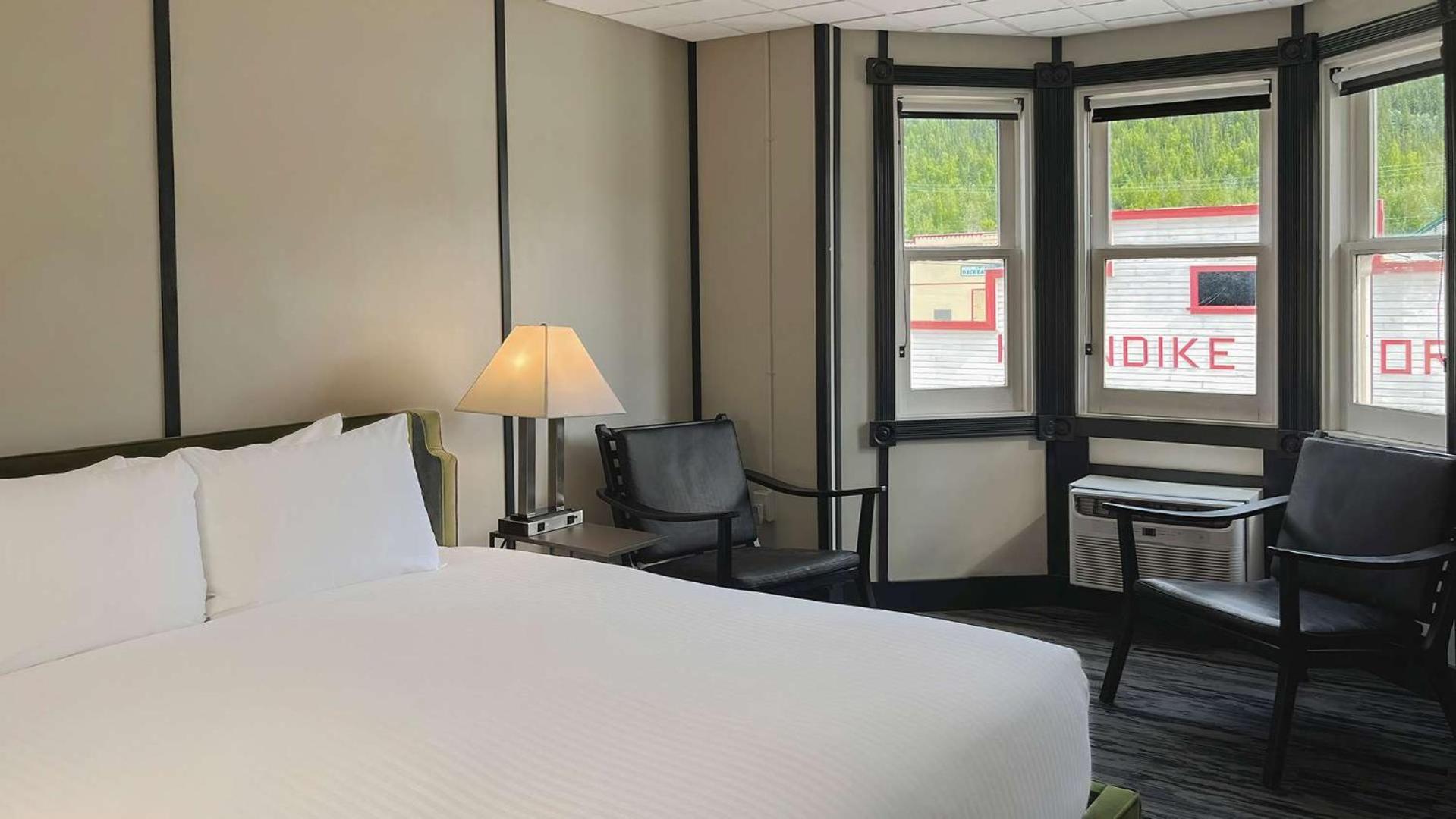Midnight Sun, A Coast Hotel Dawson City Exterior foto